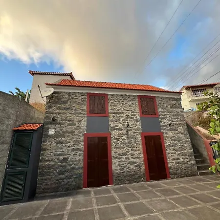 Calheta 2 Bedroom Traditional House Holiday home *