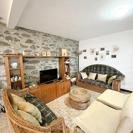 Calheta 2 Bedroom Traditional House Holiday home *